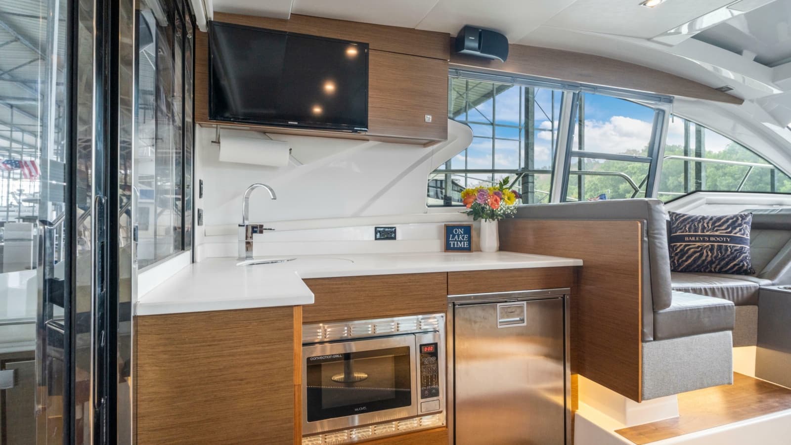 2019 Cruisers Yachts 42 Cantius - Photo 28
