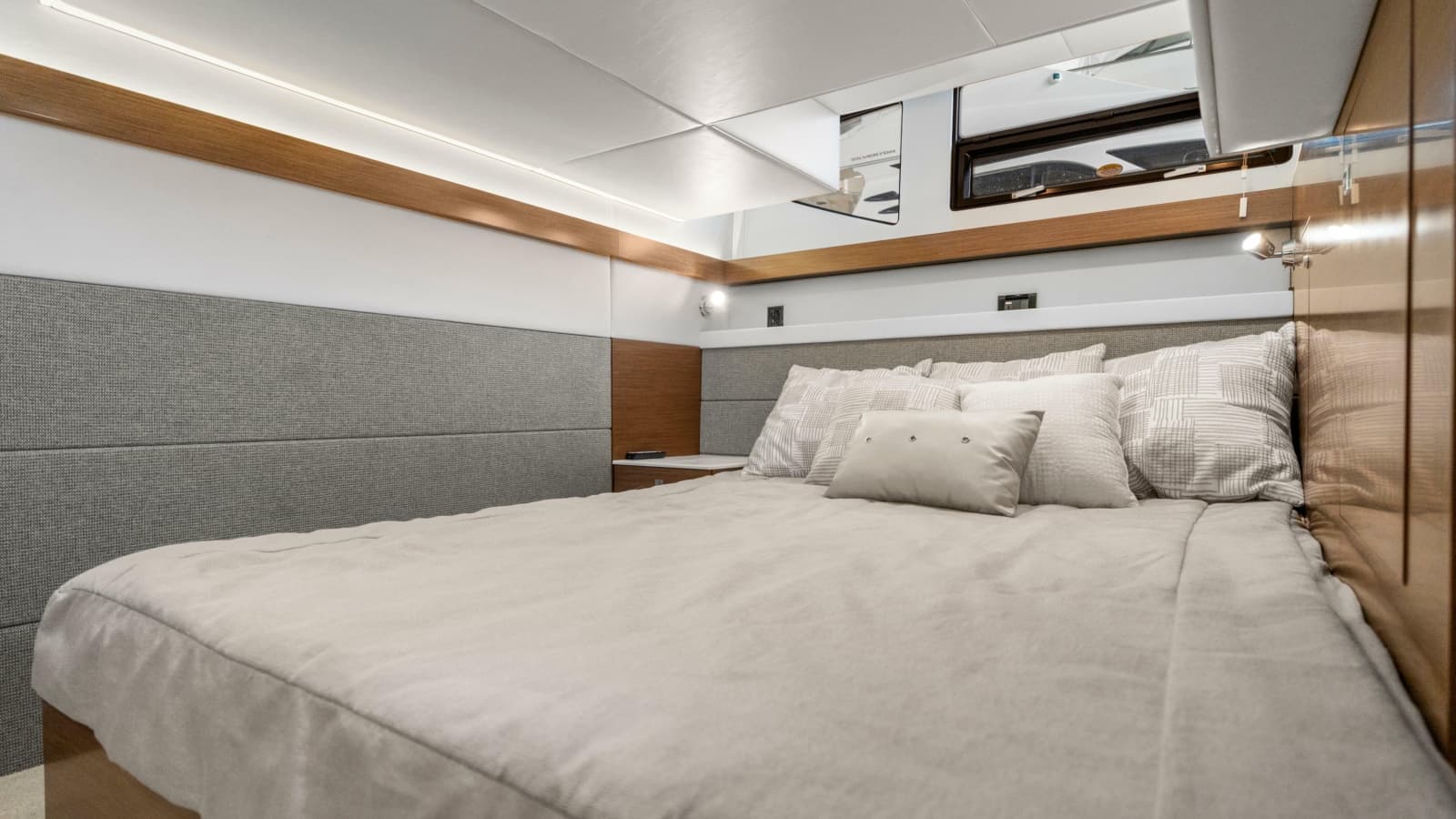 2019 Cruisers Yachts 42 Cantius - Photo 52