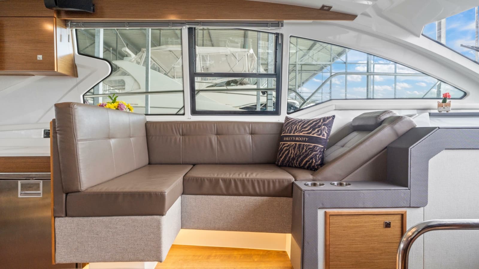 2019 Cruisers Yachts 42 Cantius - Photo 30