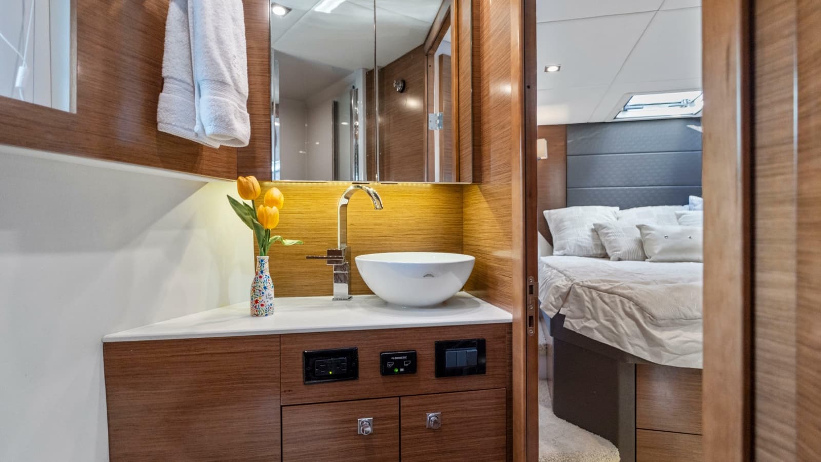 2019 Cruisers Yachts 42 Cantius - Photo 44