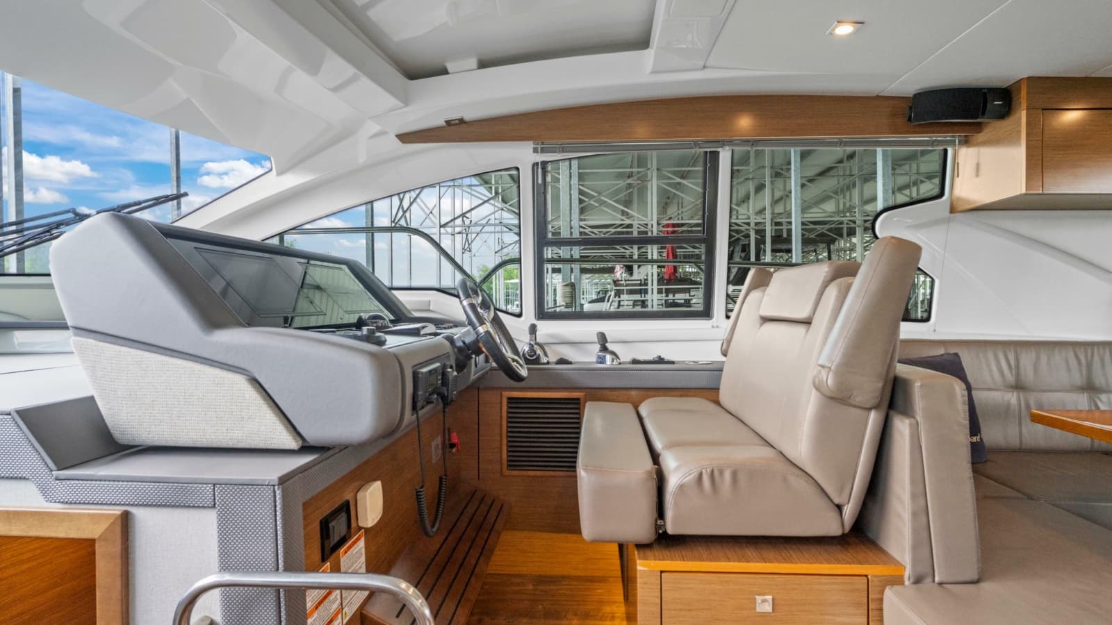 2019 Cruisers Yachts 42 Cantius - Photo 34