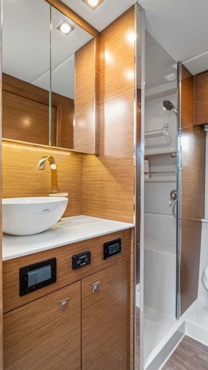 2019 Cruisers Yachts 42 Cantius - Photo 47