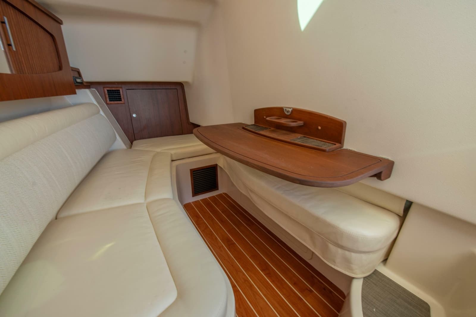 2019 Grady-White Freedom 375 - Photo 36