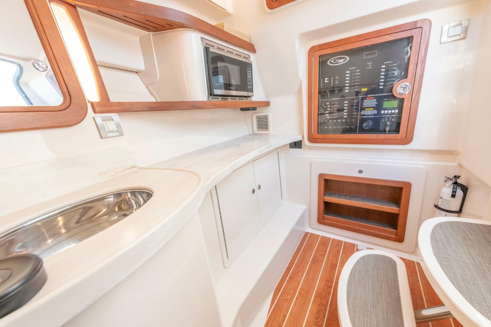 2019 Grady-White Freedom 375 - Photo 34