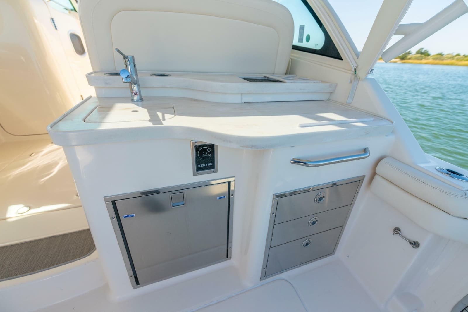 2019 Grady-White Freedom 375 - Photo 16