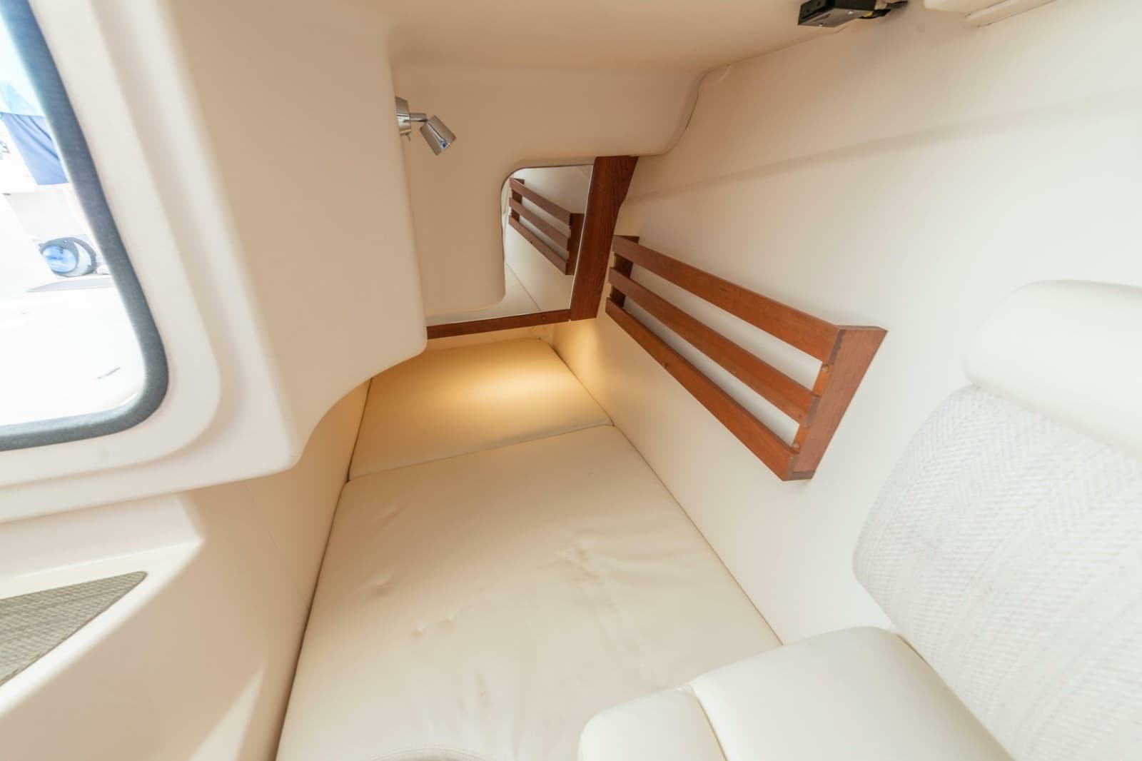 2019 Grady-White Freedom 375 - Photo 40