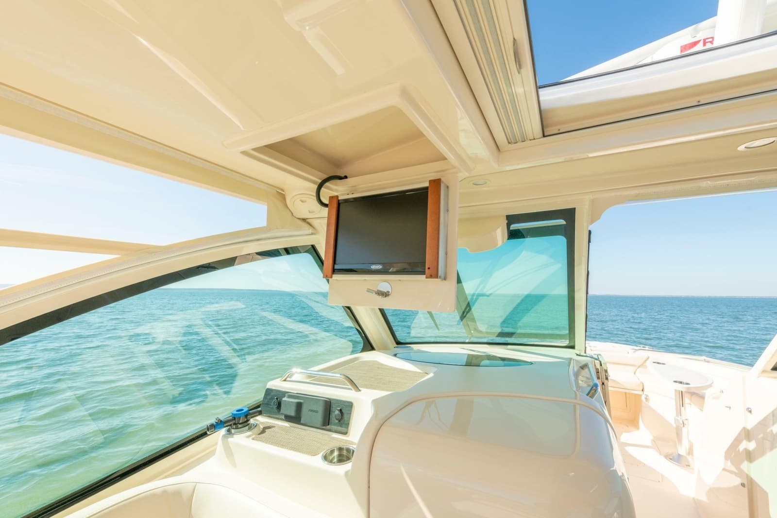 2019 Grady-White Freedom 375 - Photo 24