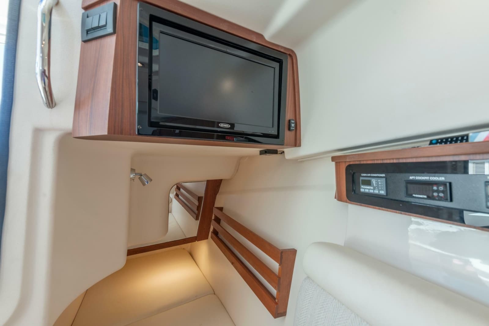 2019 Grady-White Freedom 375 - Photo 39