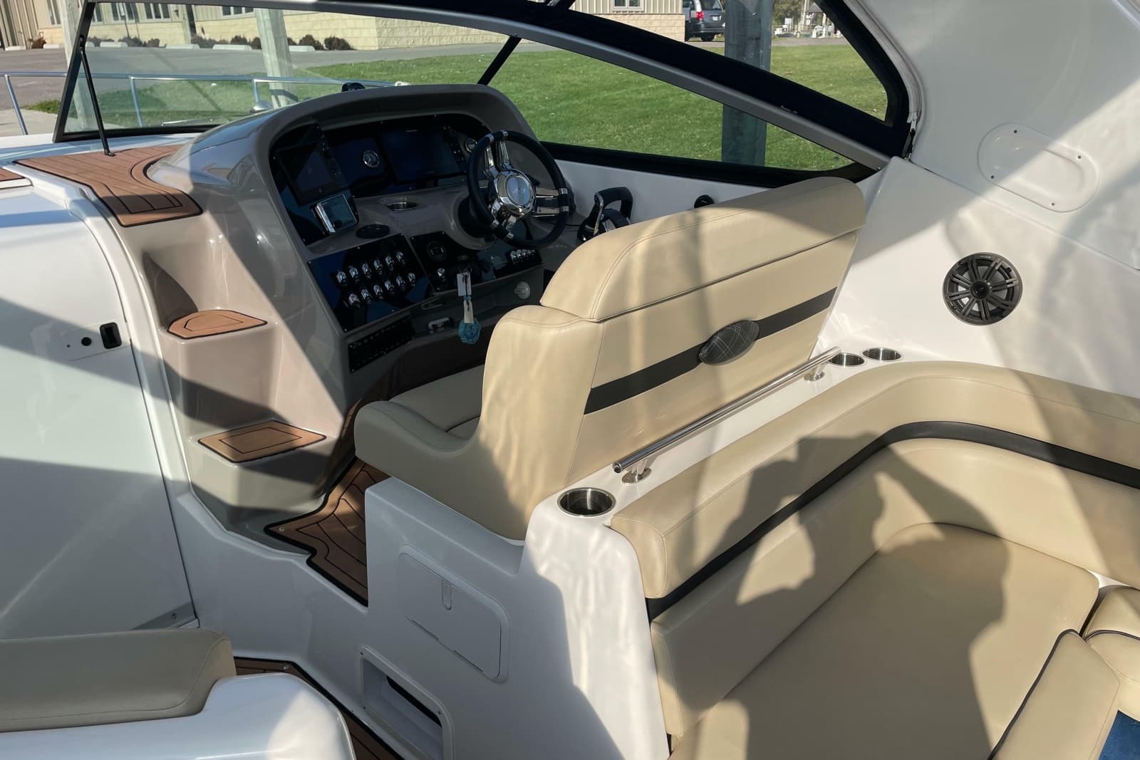 2019 Rinker EX 370 - Photo 17