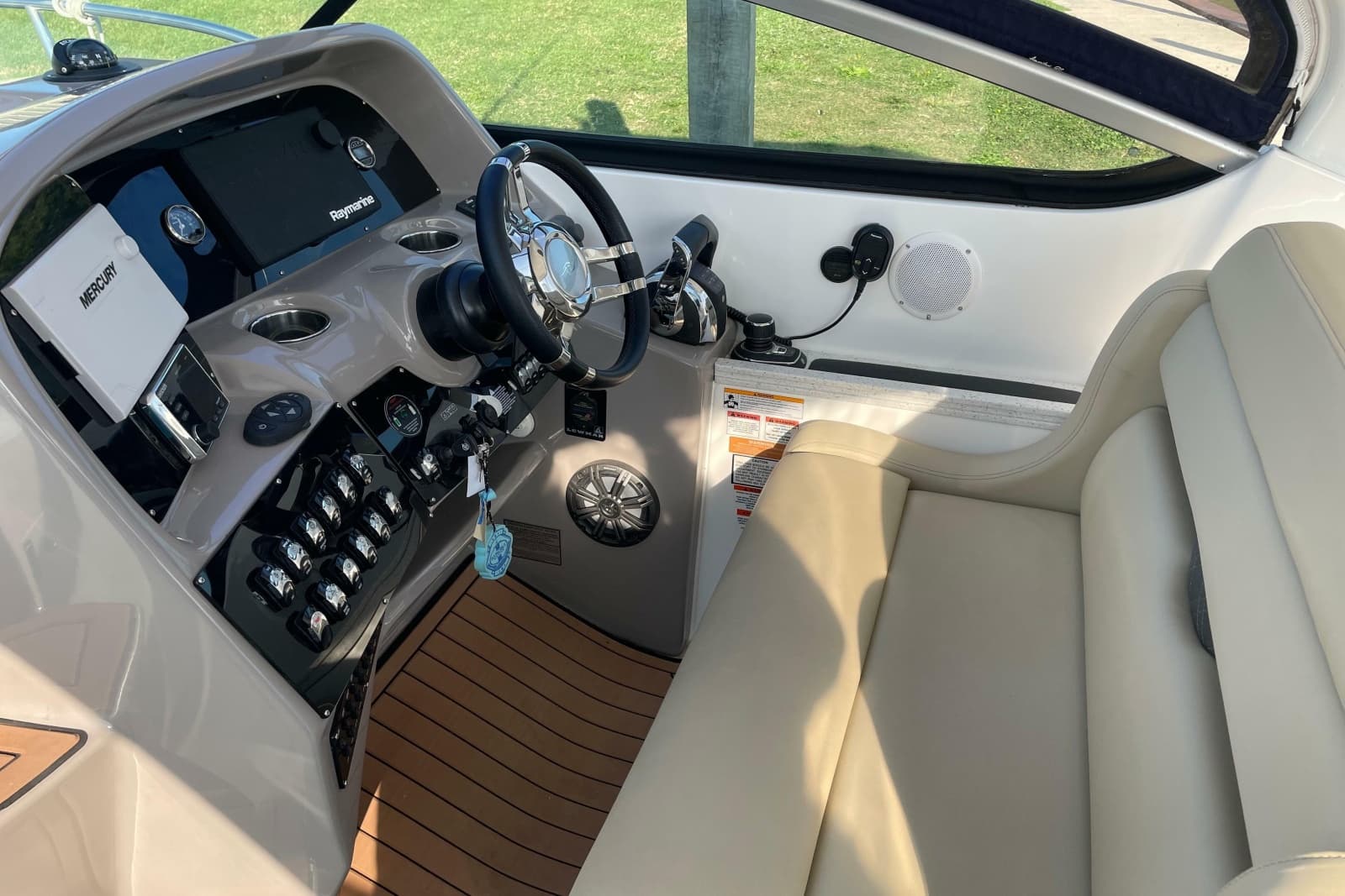 2019 Rinker EX 370 - Photo 16