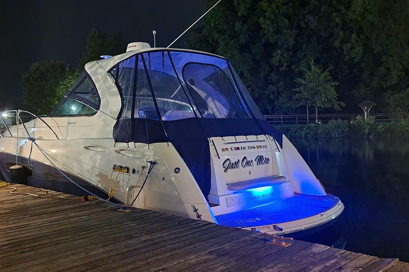 2019 Rinker EX 370 - Photo 3
