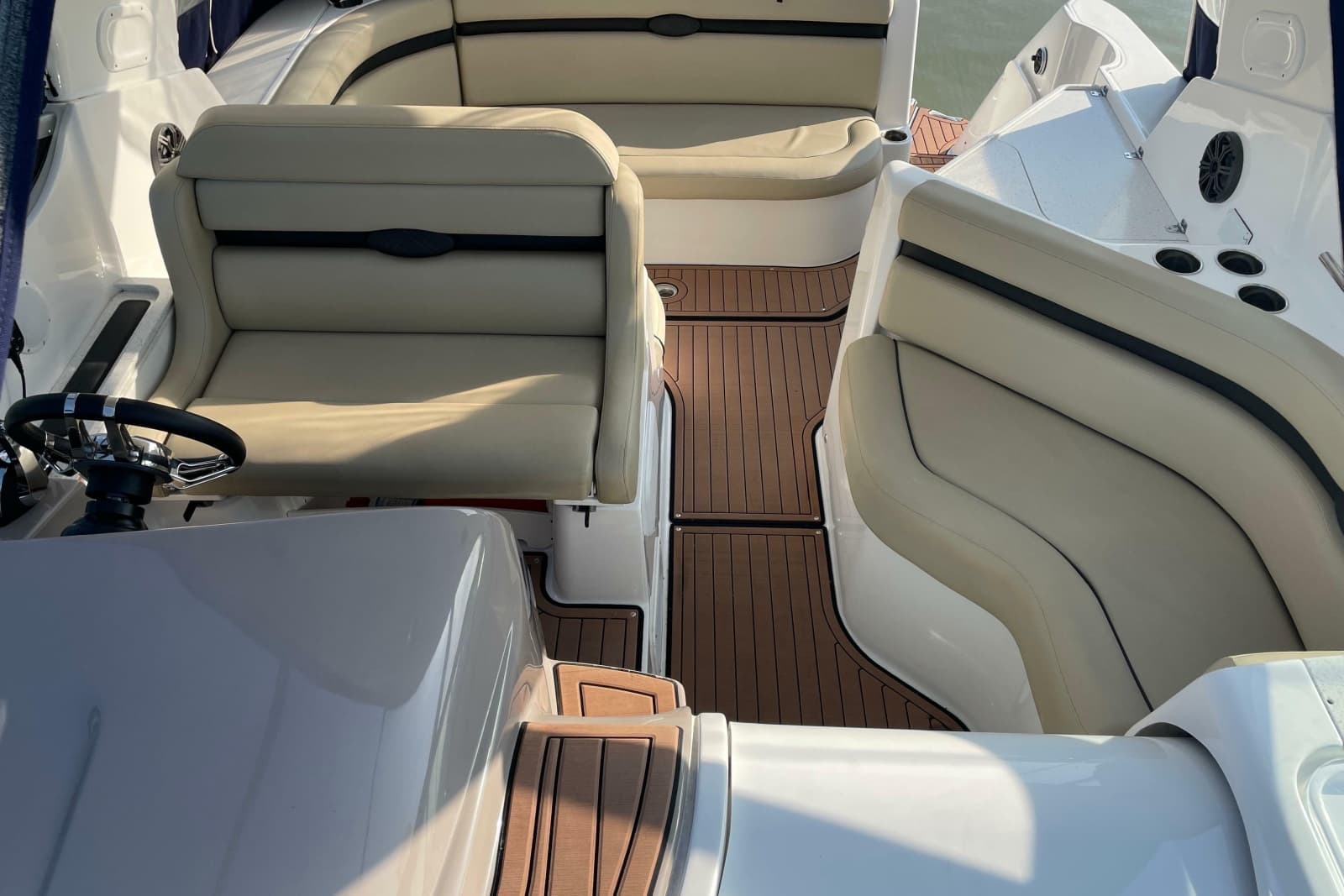 2019 Rinker EX 370 - Photo 15