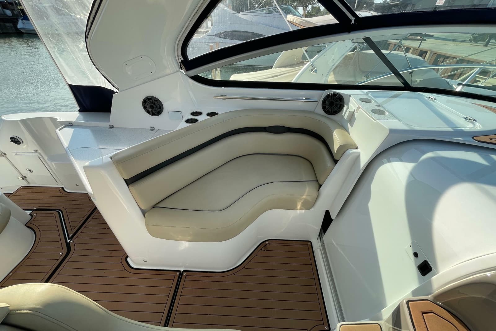 2019 Rinker EX 370 - Photo 23