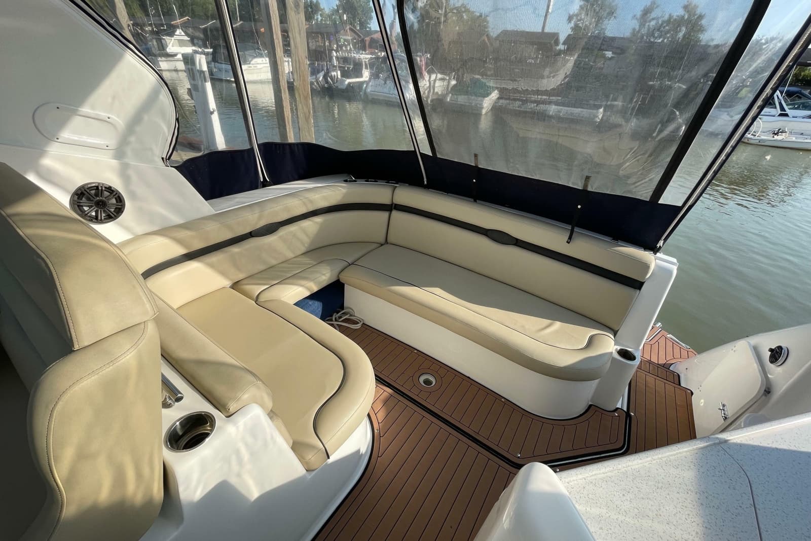 2019 Rinker EX 370 - Photo 22