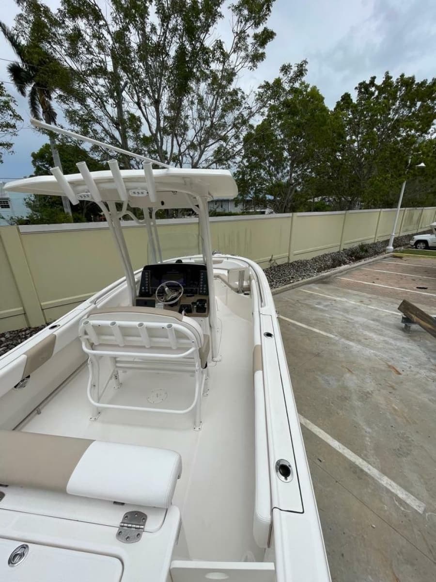 2019 Robalo R242 Center Console - Photo 15