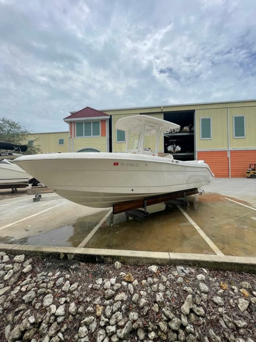 2019 Robalo R242 Center Console - Photo 1