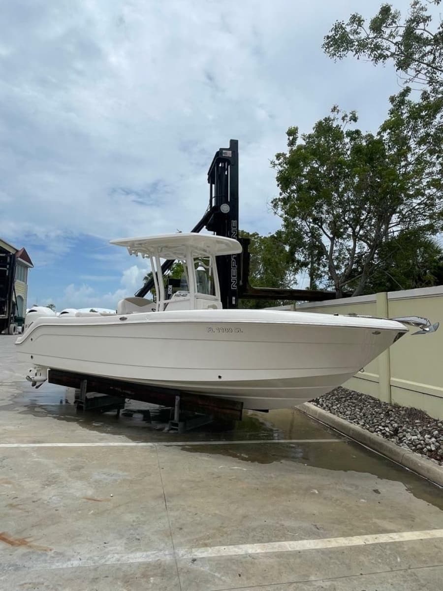 2019 Robalo R242 Center Console - Photo 3