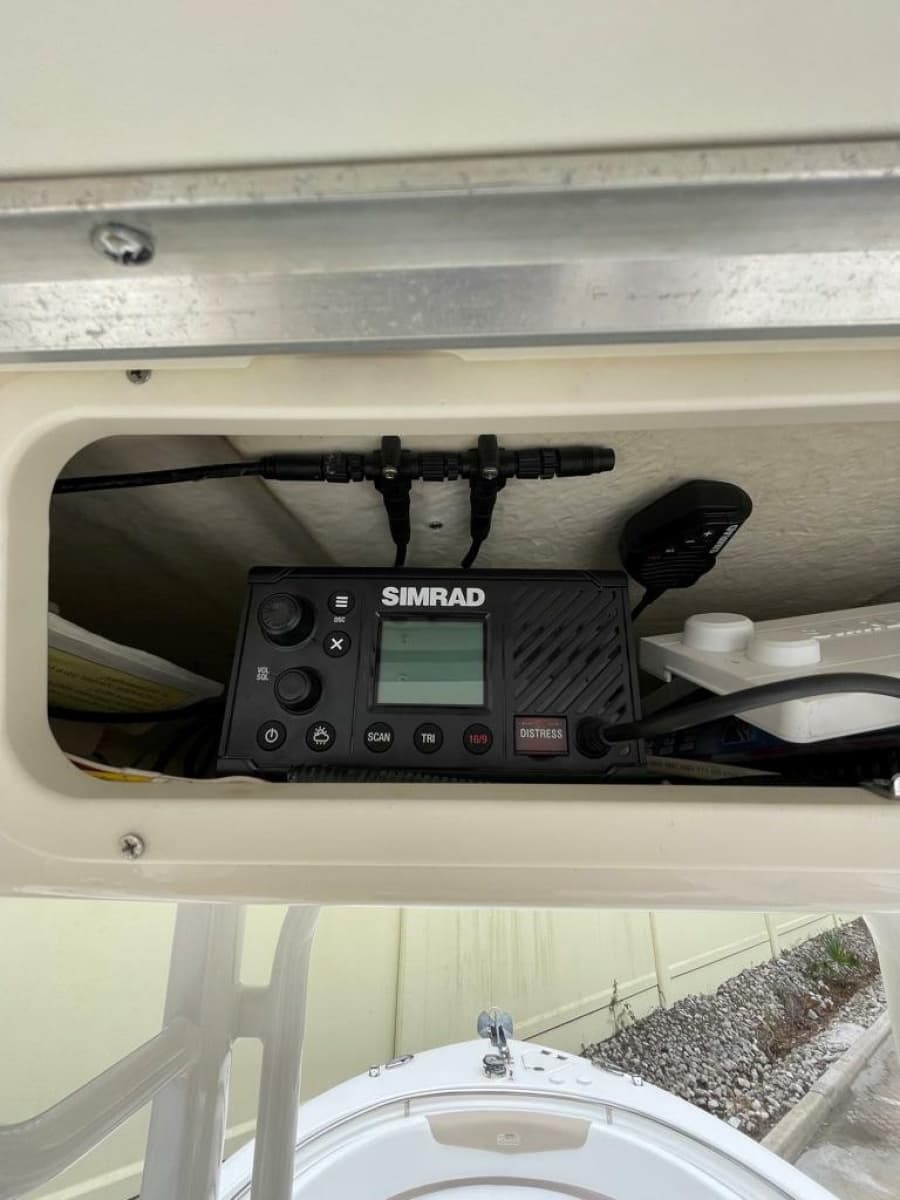 2019 Robalo R242 Center Console - Photo 24