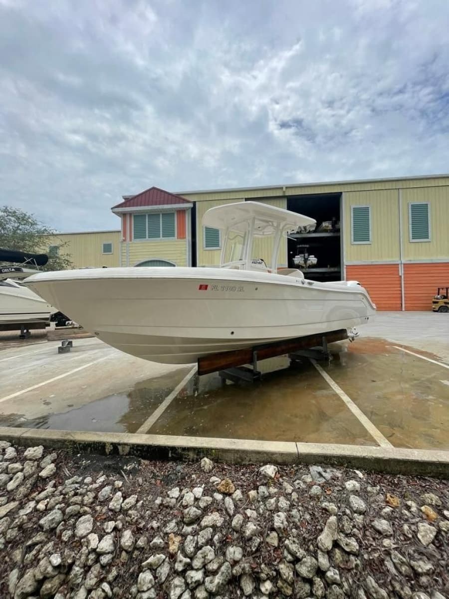 2019 Robalo R242 Center Console - Photo 1