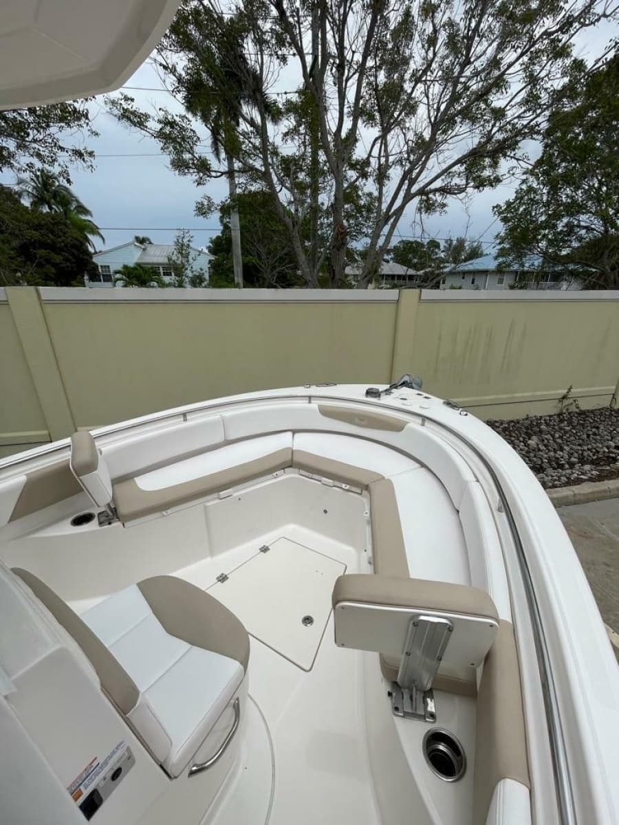 2019 Robalo R242 Center Console - Photo 17