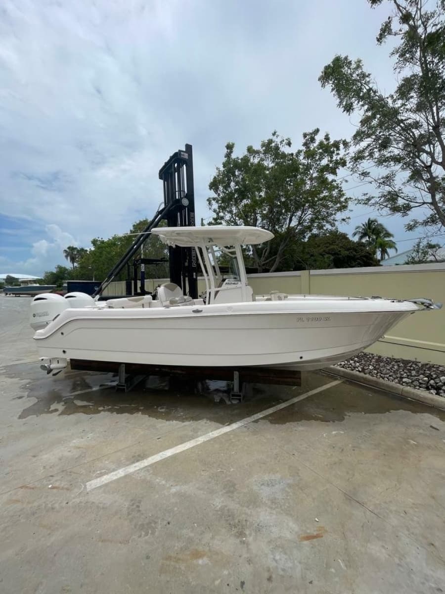 2019 Robalo R242 Center Console - Photo 4