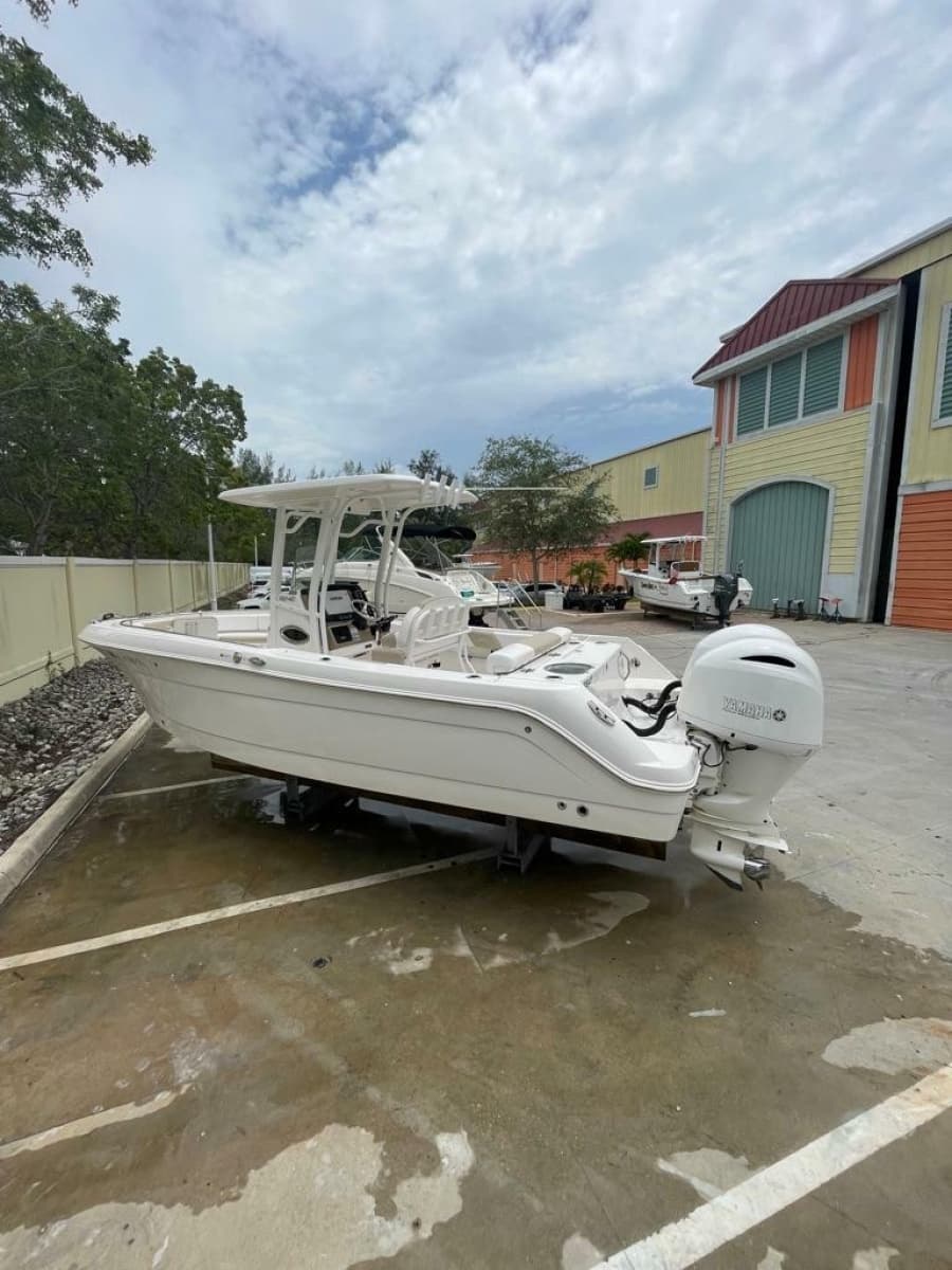 2019 Robalo R242 Center Console - Photo 2