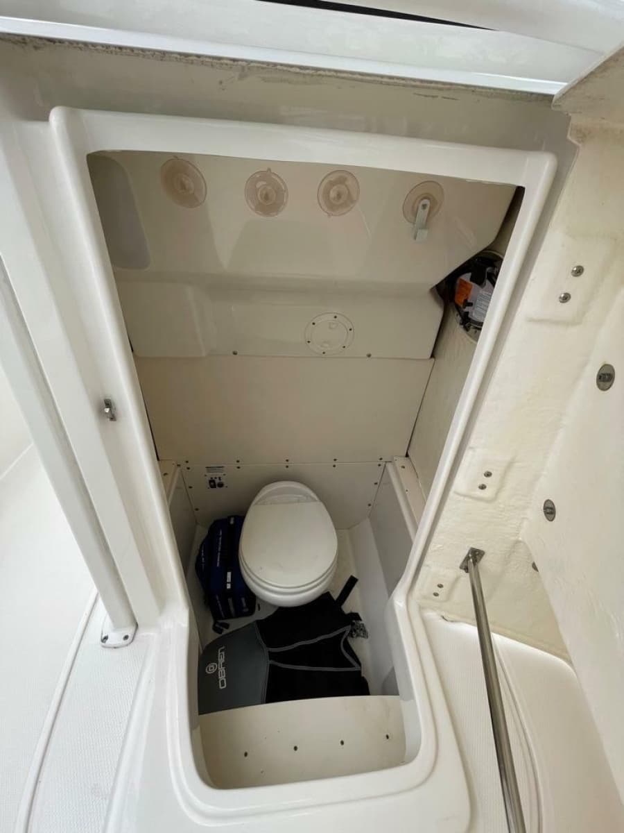 2019 Robalo R242 Center Console - Photo 20