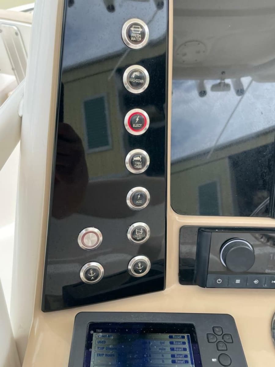 2019 Robalo R242 Center Console - Photo 26