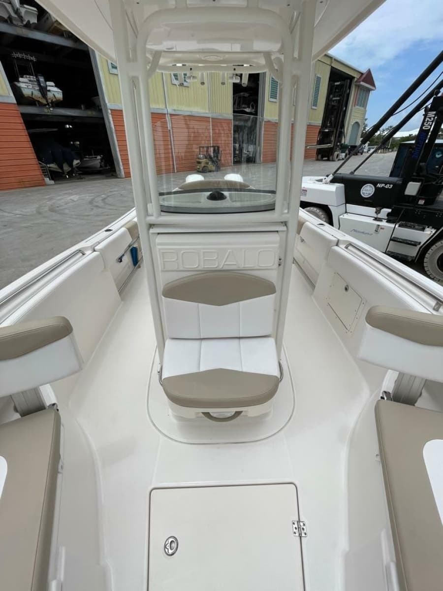 2019 Robalo R242 Center Console - Photo 19