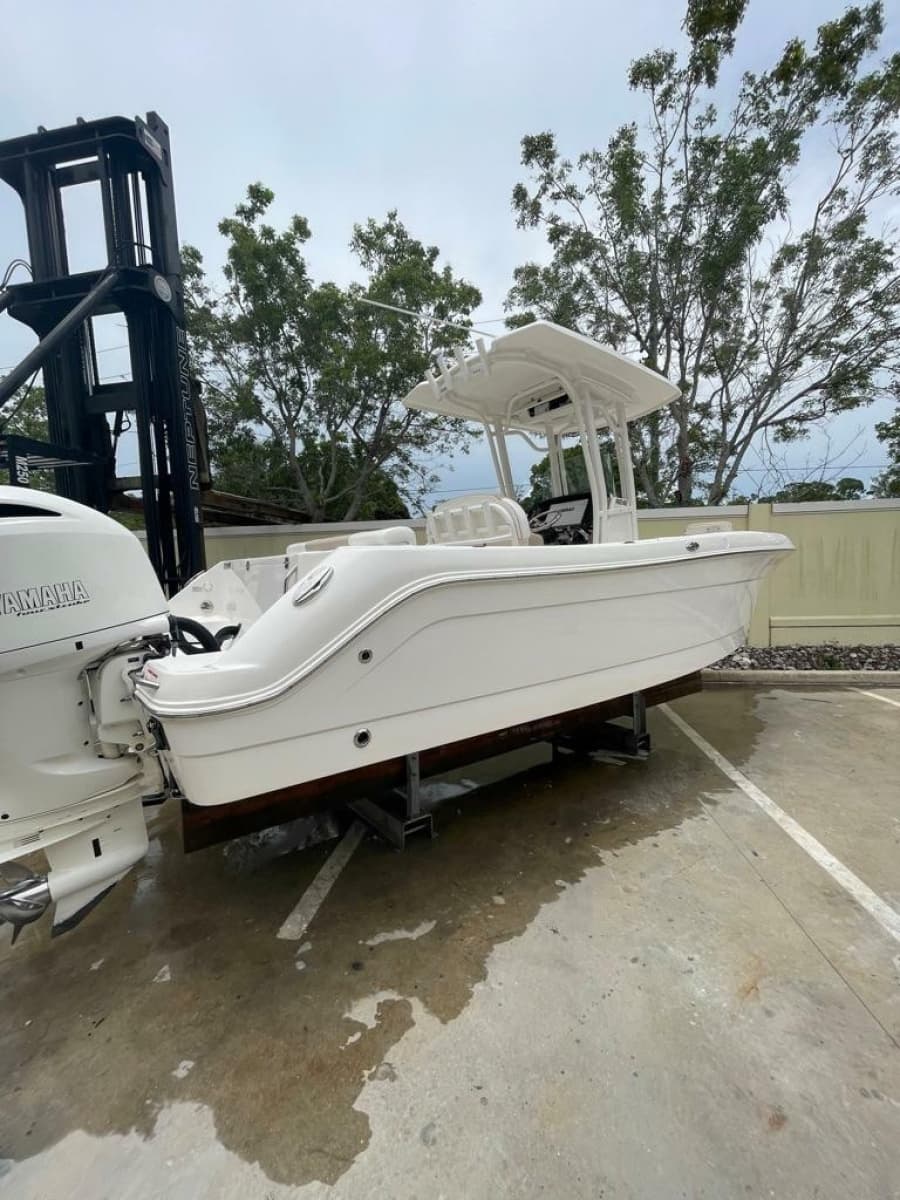 2019 Robalo R242 Center Console - Photo 6