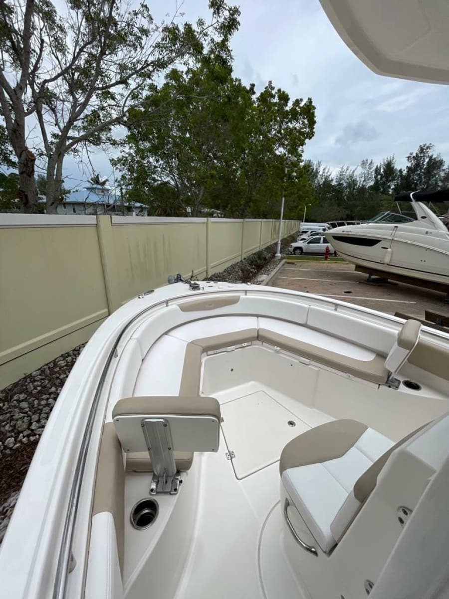 2019 Robalo R242 Center Console - Photo 18