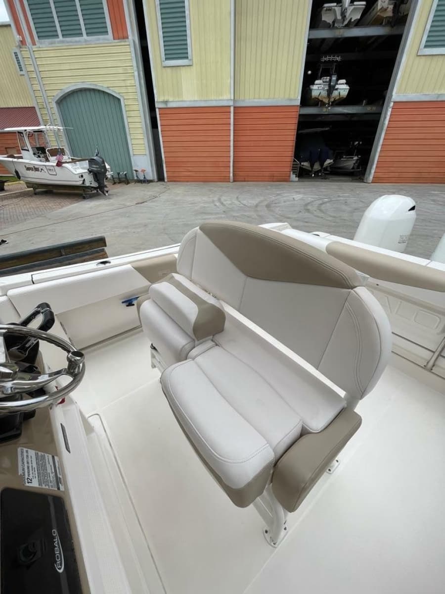 2019 Robalo R242 Center Console - Photo 23