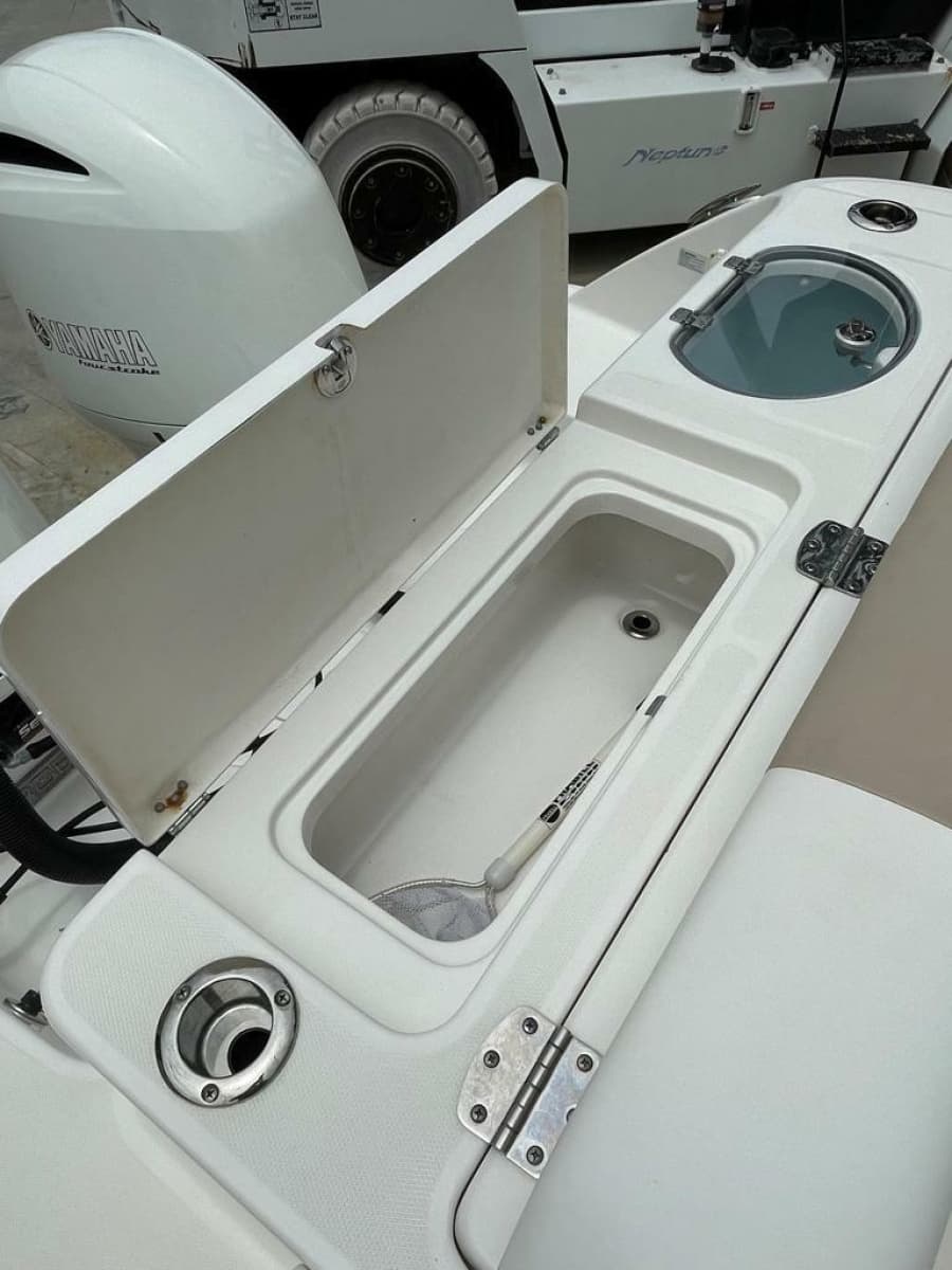 2019 Robalo R242 Center Console - Photo 11