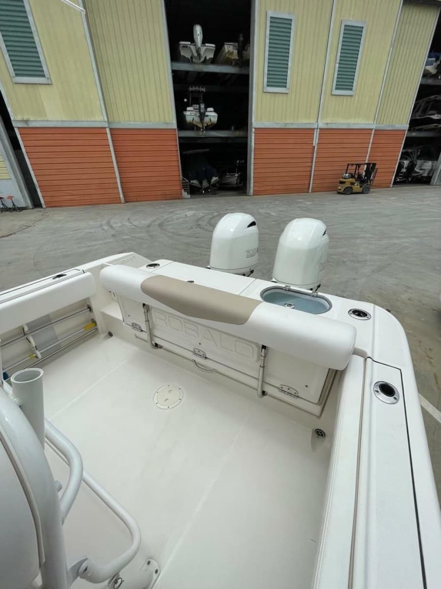 2019 Robalo R242 Center Console - Photo 14