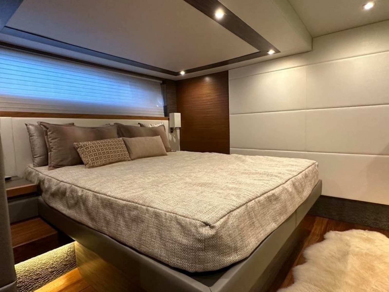 2019 Tiara Yachts C53 Coupe - Photo 14