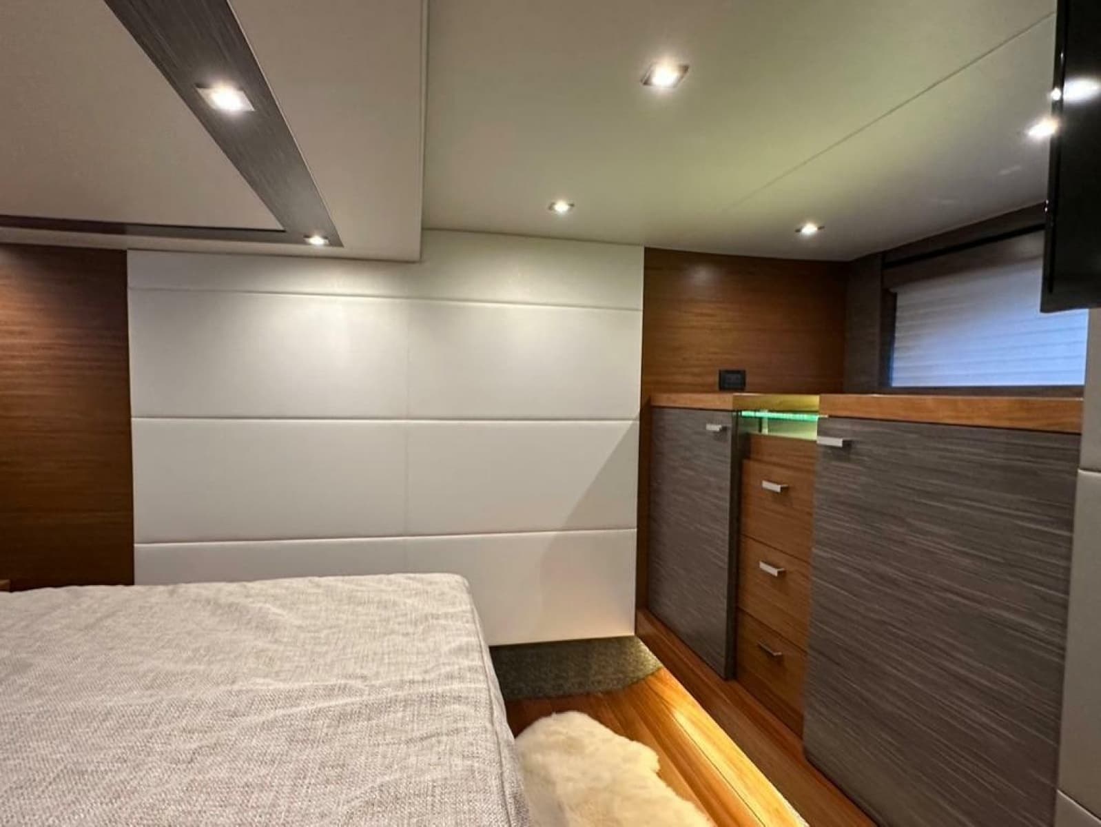 2019 Tiara Yachts C53 Coupe - Photo 15