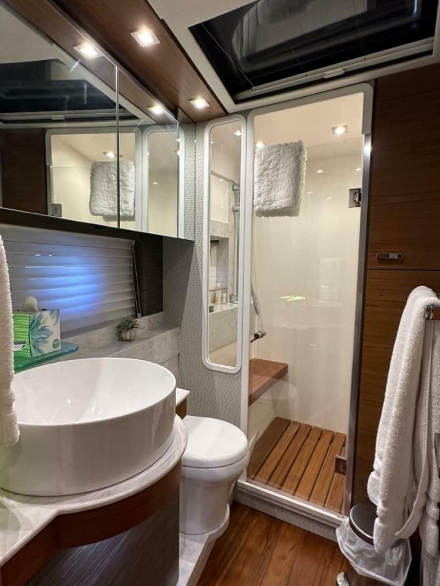 2019 Tiara Yachts C53 Coupe - Photo 20