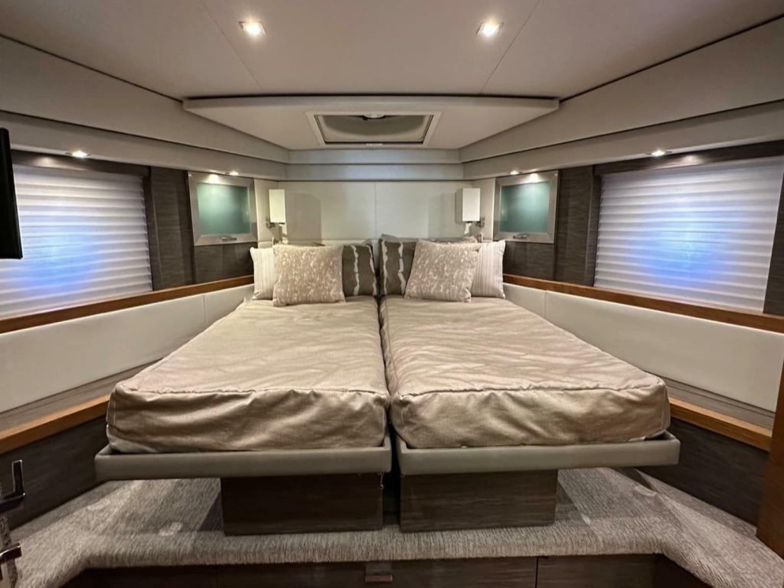 2019 Tiara Yachts C53 Coupe - Photo 18