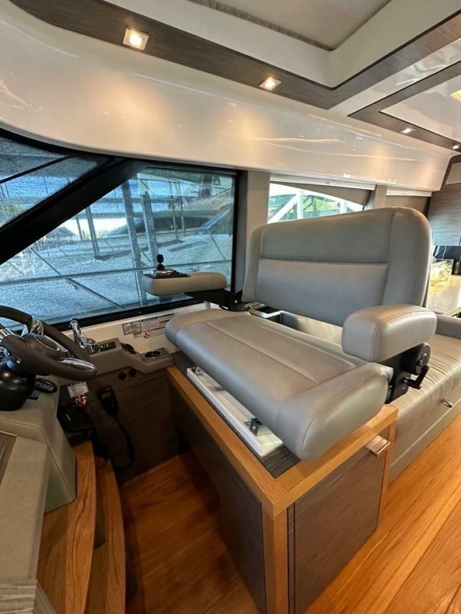 2019 Tiara Yachts C53 Coupe - Photo 13