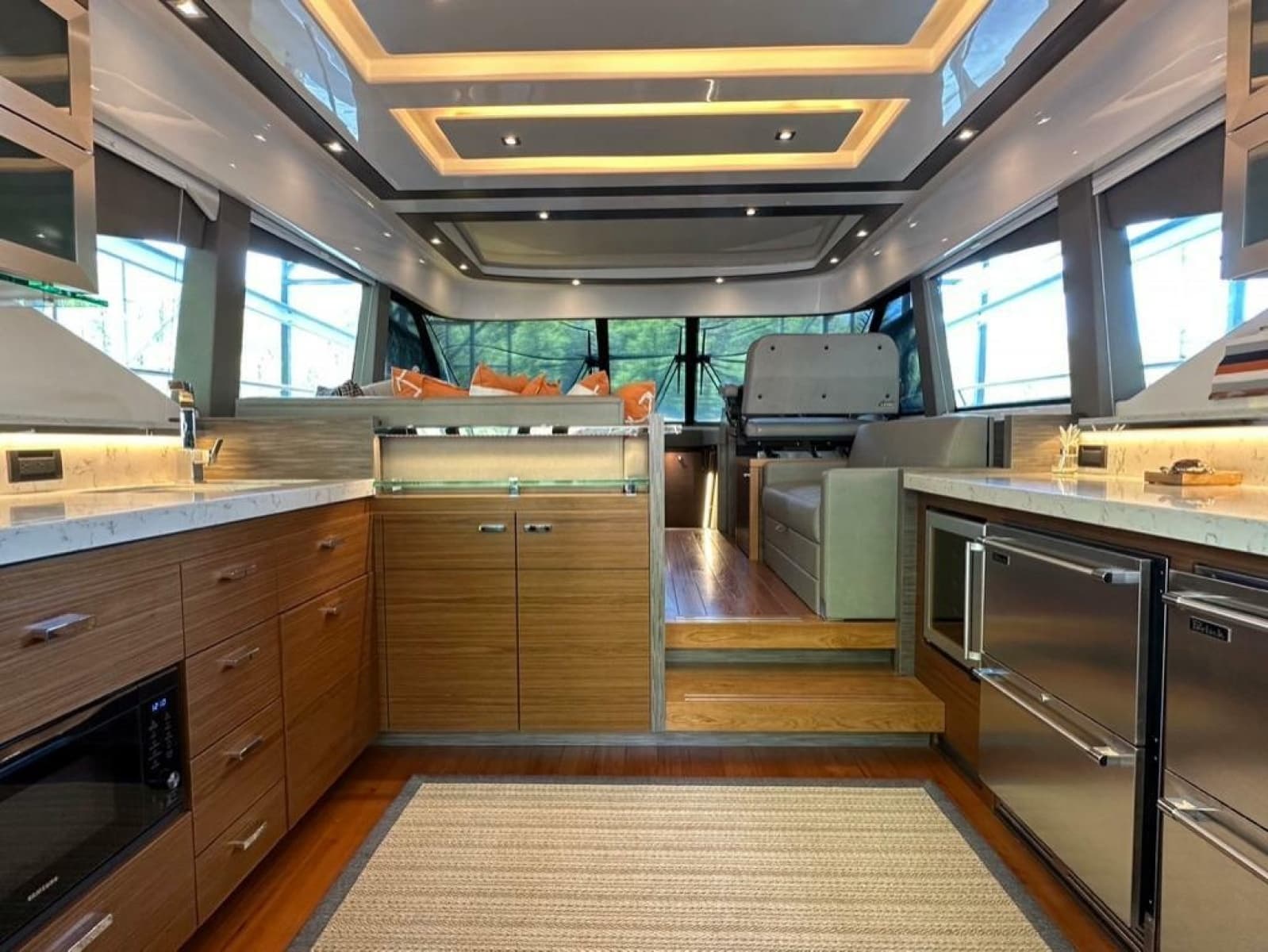 2019 Tiara Yachts C53 Coupe - Photo 9