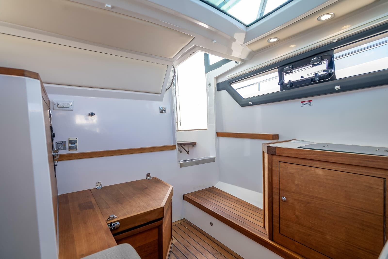 2018 Axopar 37 XC Cross Cabin - Photo 12