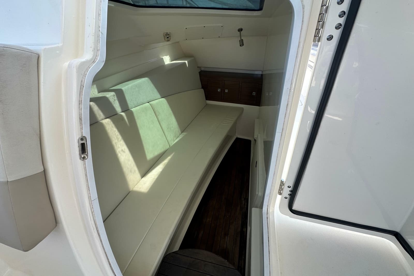 2018 Boston Whaler 320 Vantage - Photo 18