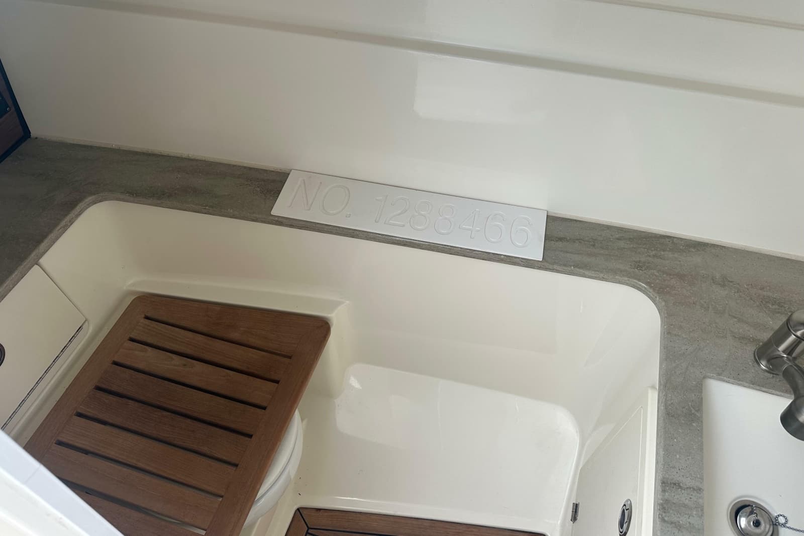 2018 Boston Whaler 320 Vantage - Photo 20