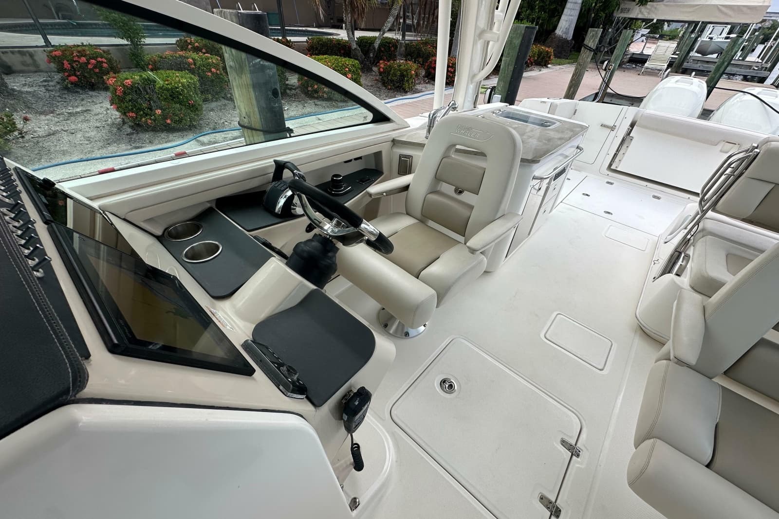 2018 Boston Whaler 320 Vantage - Photo 11