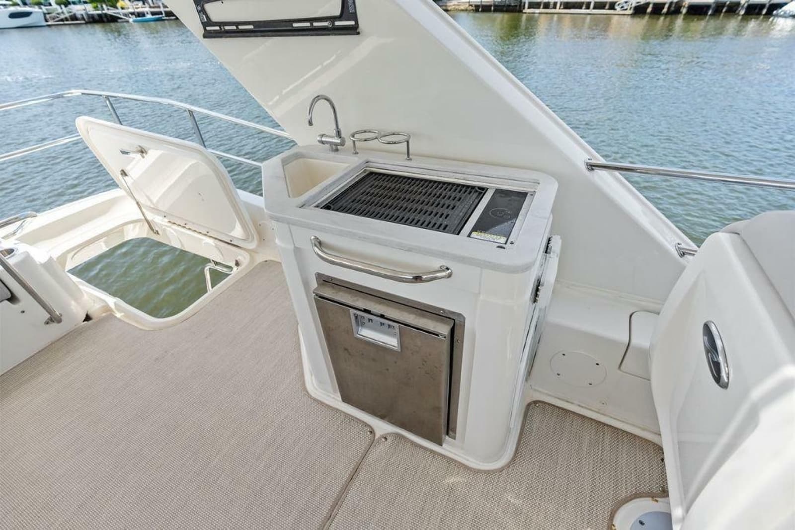 2018 Sea Ray Fly 460 - Photo 44