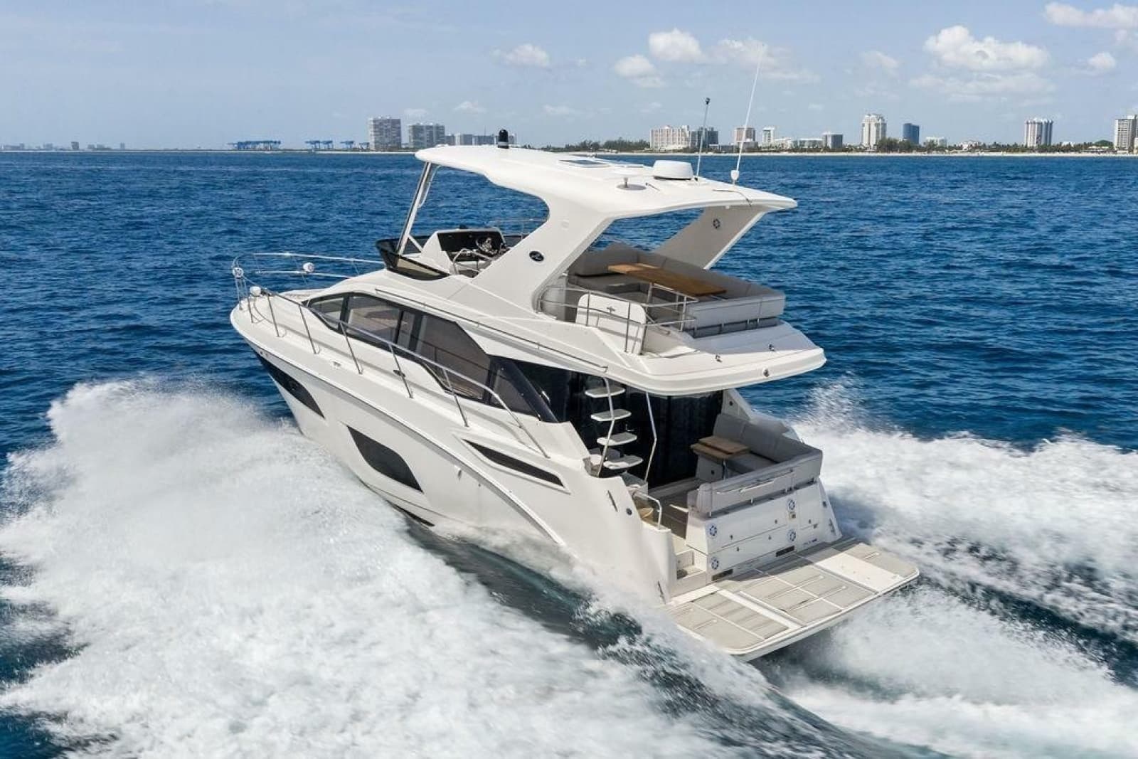 2018 Sea Ray Fly 460 - Photo 9