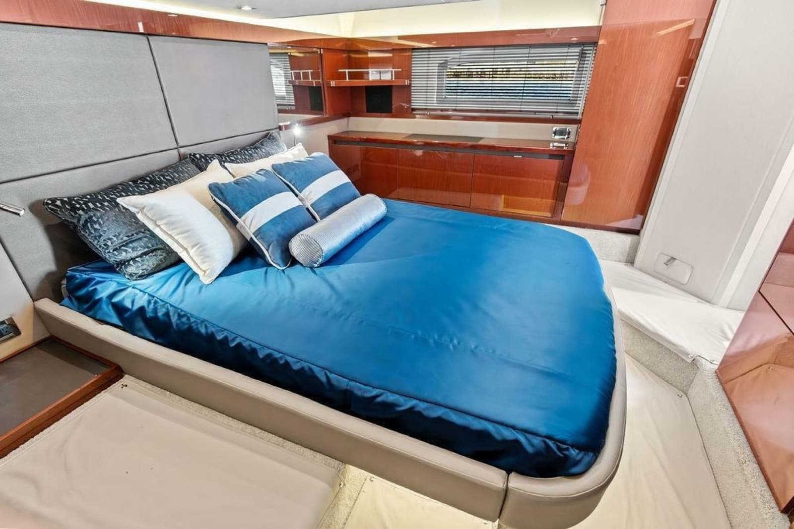 2018 Sea Ray Fly 460 - Photo 70