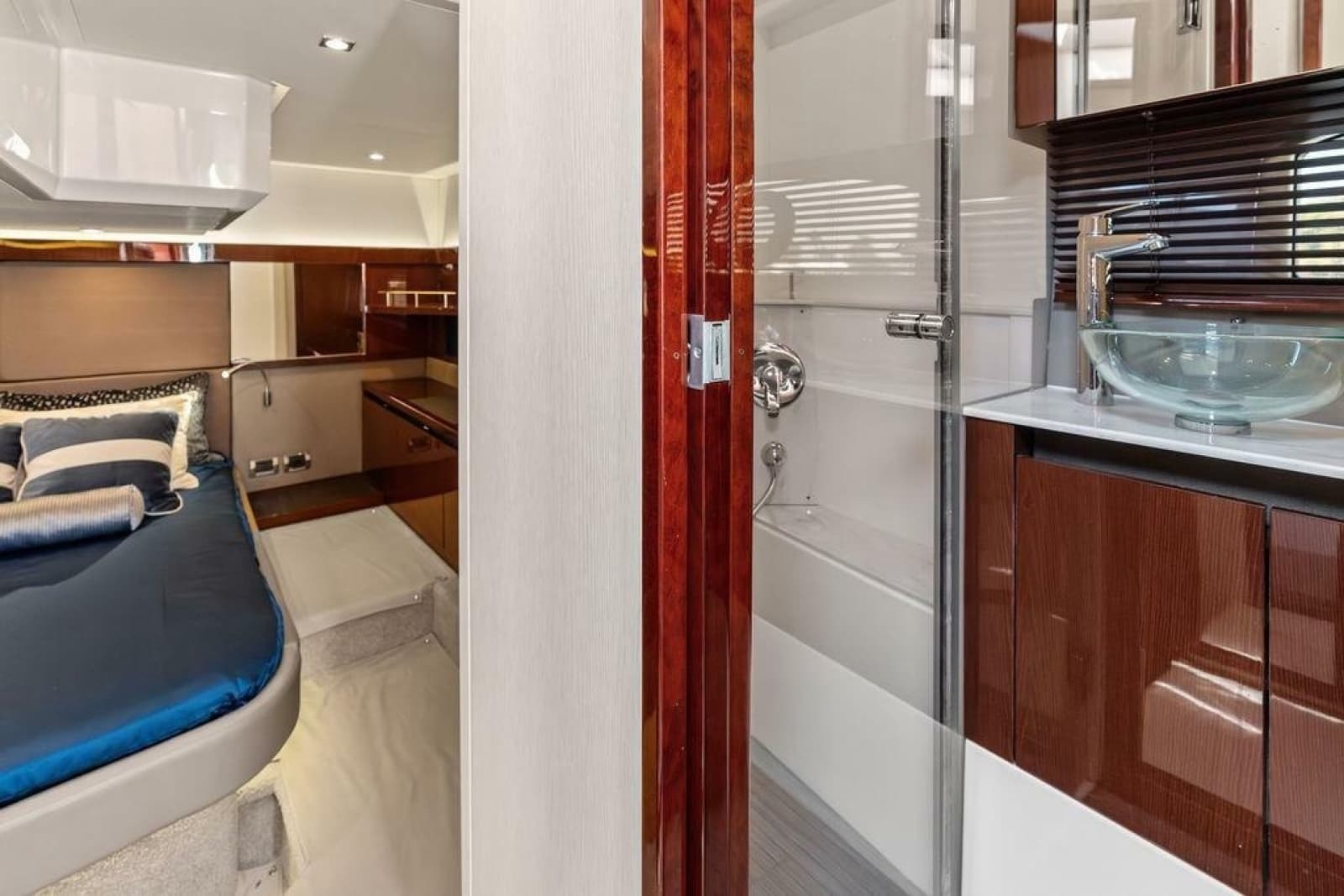 2018 Sea Ray Fly 460 - Photo 72