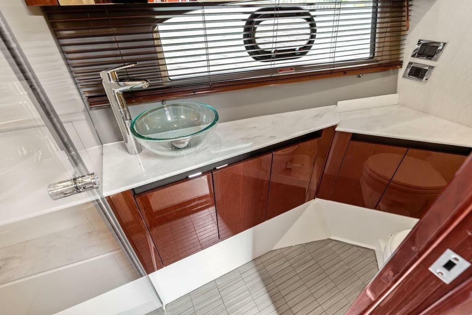 2018 Sea Ray Fly 460 - Photo 77