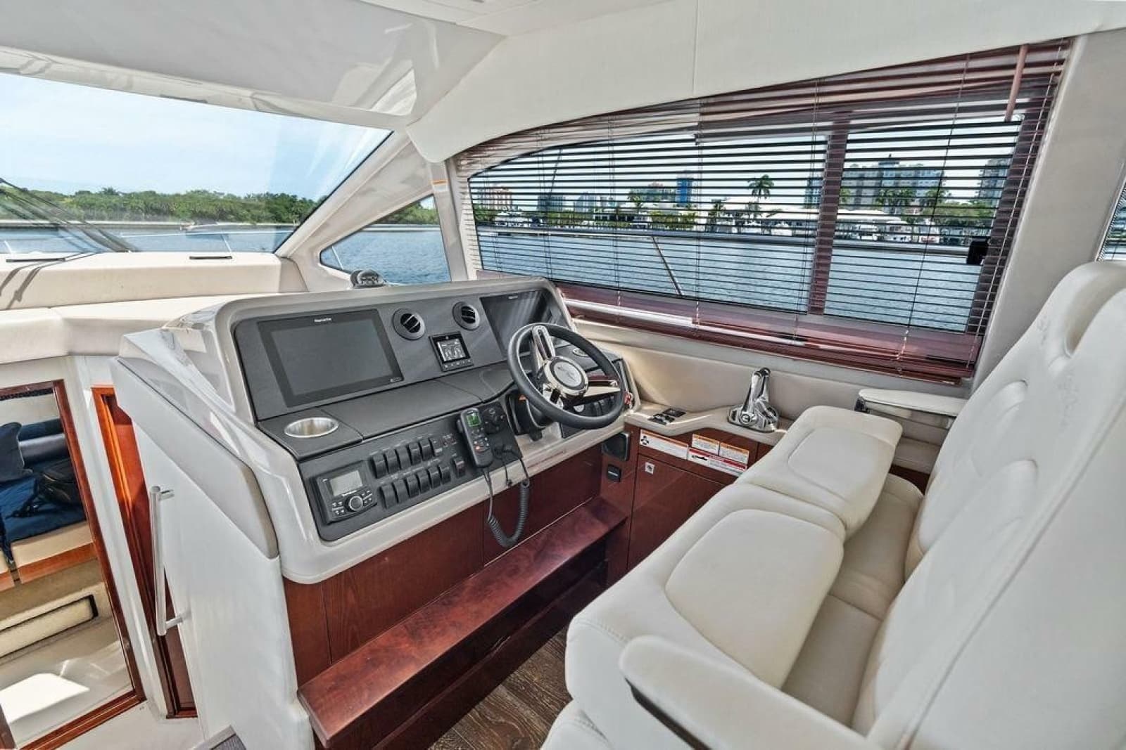 2018 Sea Ray Fly 460 - Photo 54